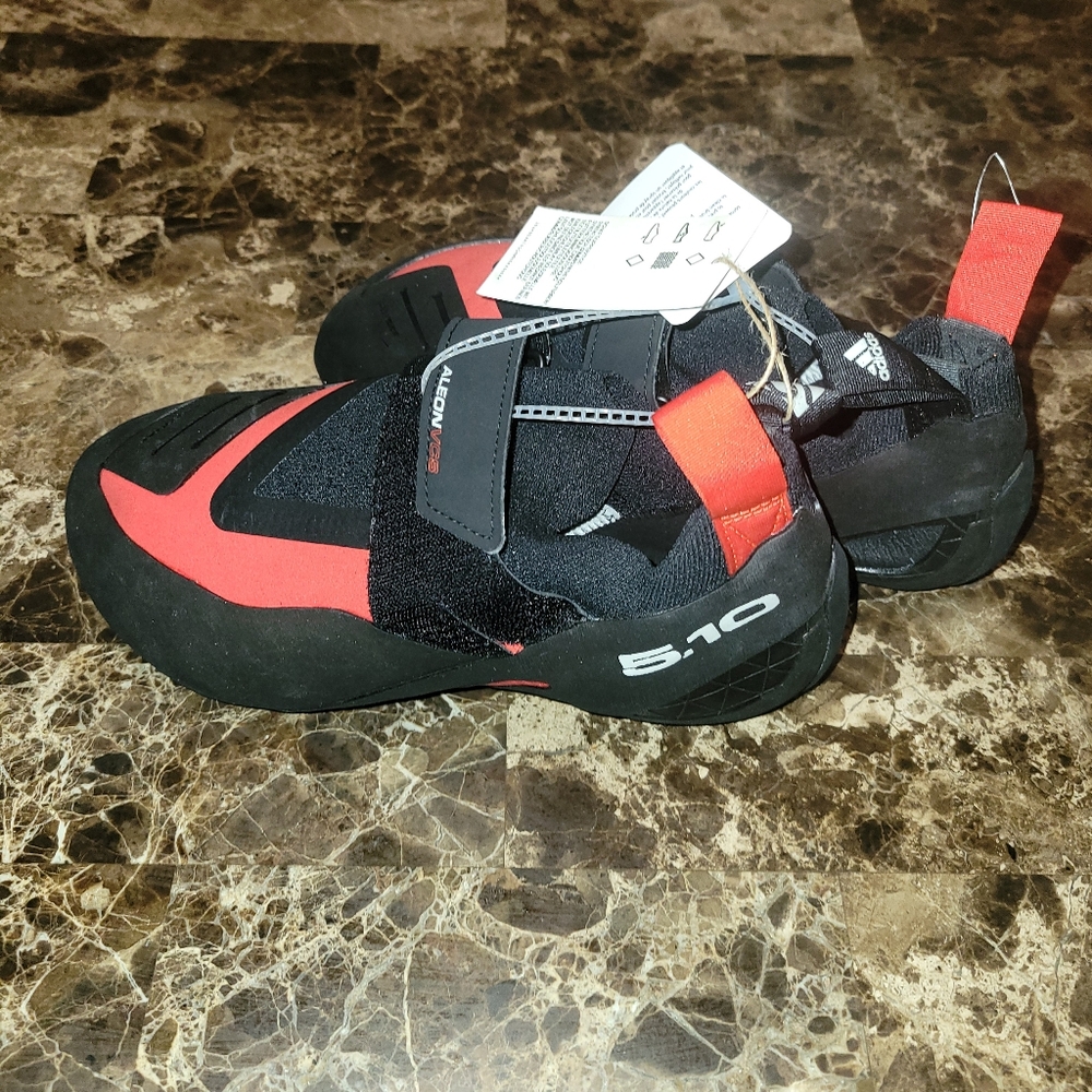 ALEON Red and Black Climbing Shoes - Picture 3 of 6